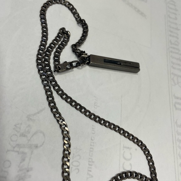 Authentic GUCCI sterling G necklace with box, duster and certificate - Picture 5 of 8
